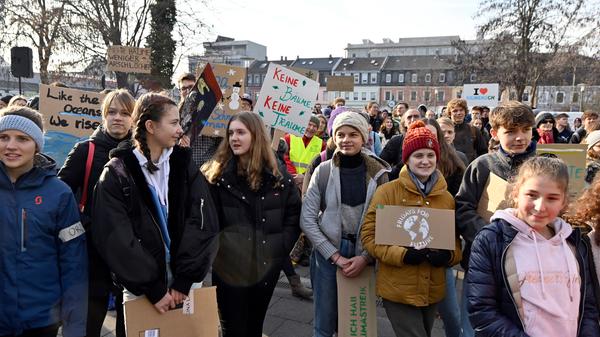 Im Januar 2019 gründete sich in Erlangen eine lokale Gruppe von Fridays for Future. Zum einjährigen Bestehen gab es eine Demo und eine Kundgebung vorm Rathaus.