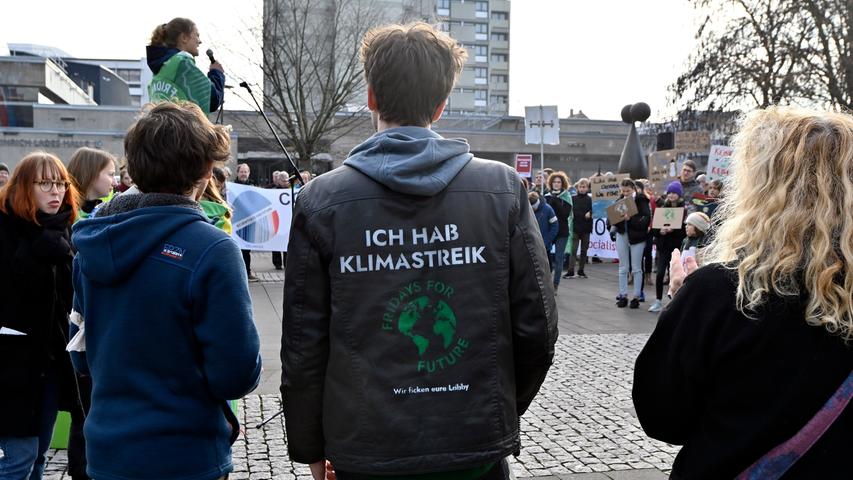 Im Januar 2019 gründete sich in Erlangen eine lokale Gruppe von Fridays for Future. Zum einjährigen Bestehen gab es eine Demo und eine Kundgebung vorm Rathaus.