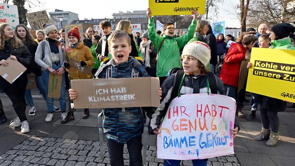 Im Januar 2019 gründete sich in Erlangen eine lokale Gruppe von Fridays for Future. Zum einjährigen Bestehen gab es eine Demo und eine Kundgebung vorm Rathaus.