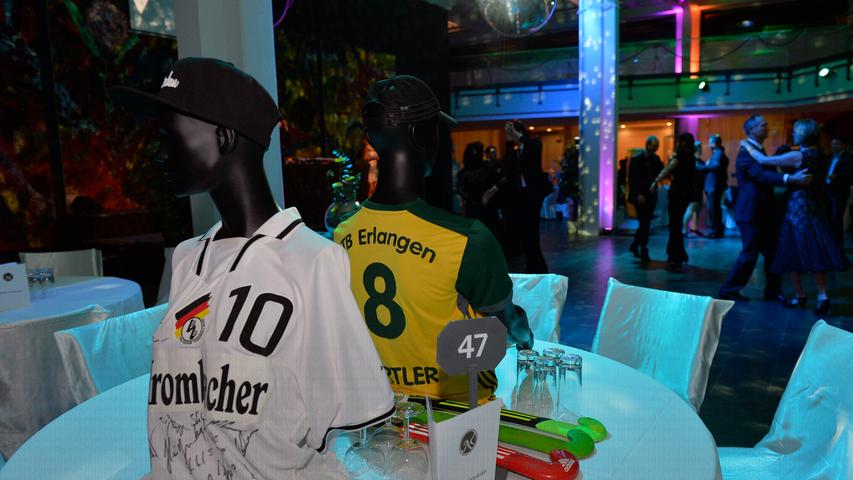 Viele Sportmannschaften aus Erlangen waren auch dabei. Sie hatten ihre Tische liebevoll dekoriert. Die kreativsten Tische bekamen einen Preis.
