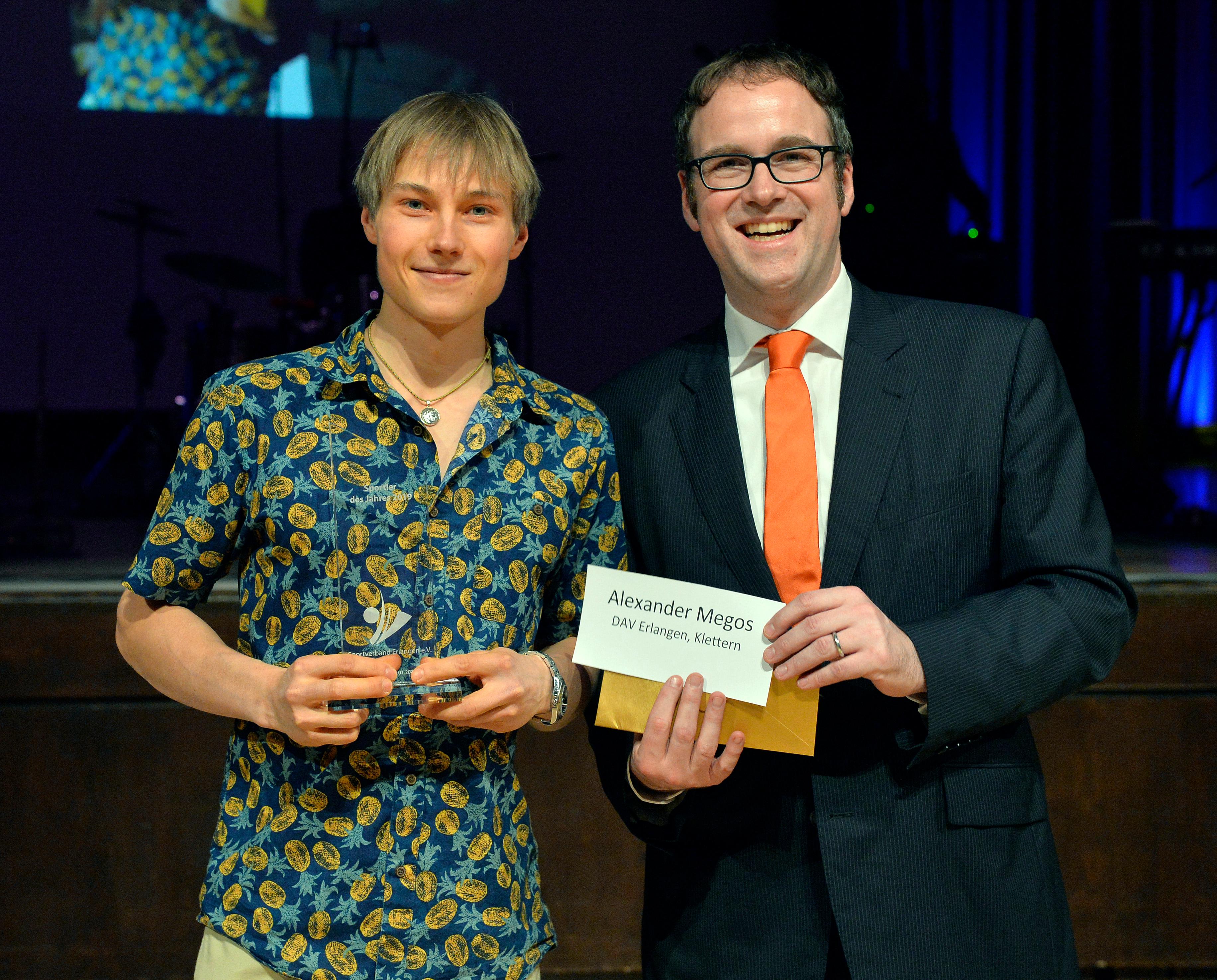 Mit dem Erlanger Oberbürgermeister Florian Janik (rechts) hat Megos gewettet: Holt er in Tokio die Goldmedaille, kommt der Politiker im nächsten Jahr in einem Hawaii-Hemd zum Sportlerball.