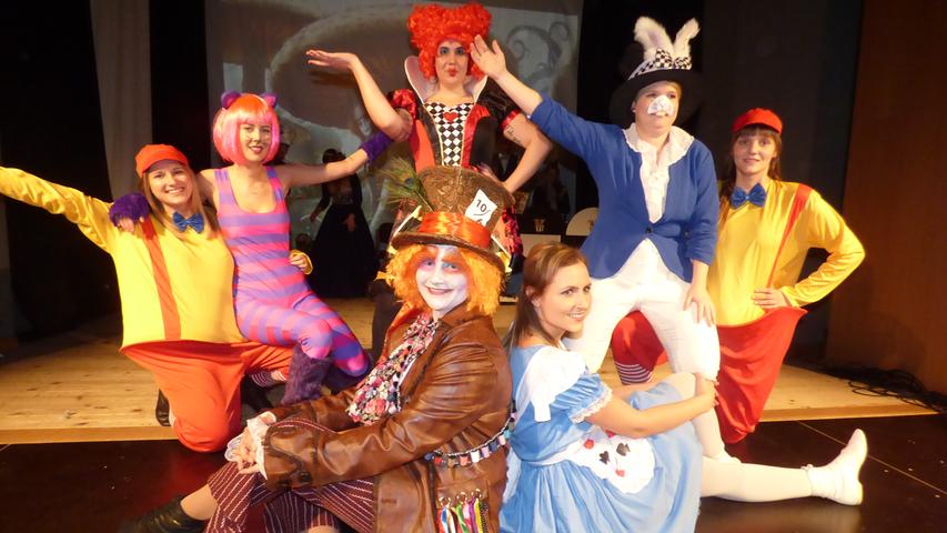 Die Tanzgruppe "Dancerina el Gardo" zeigte das Musical Alice im Wunderland