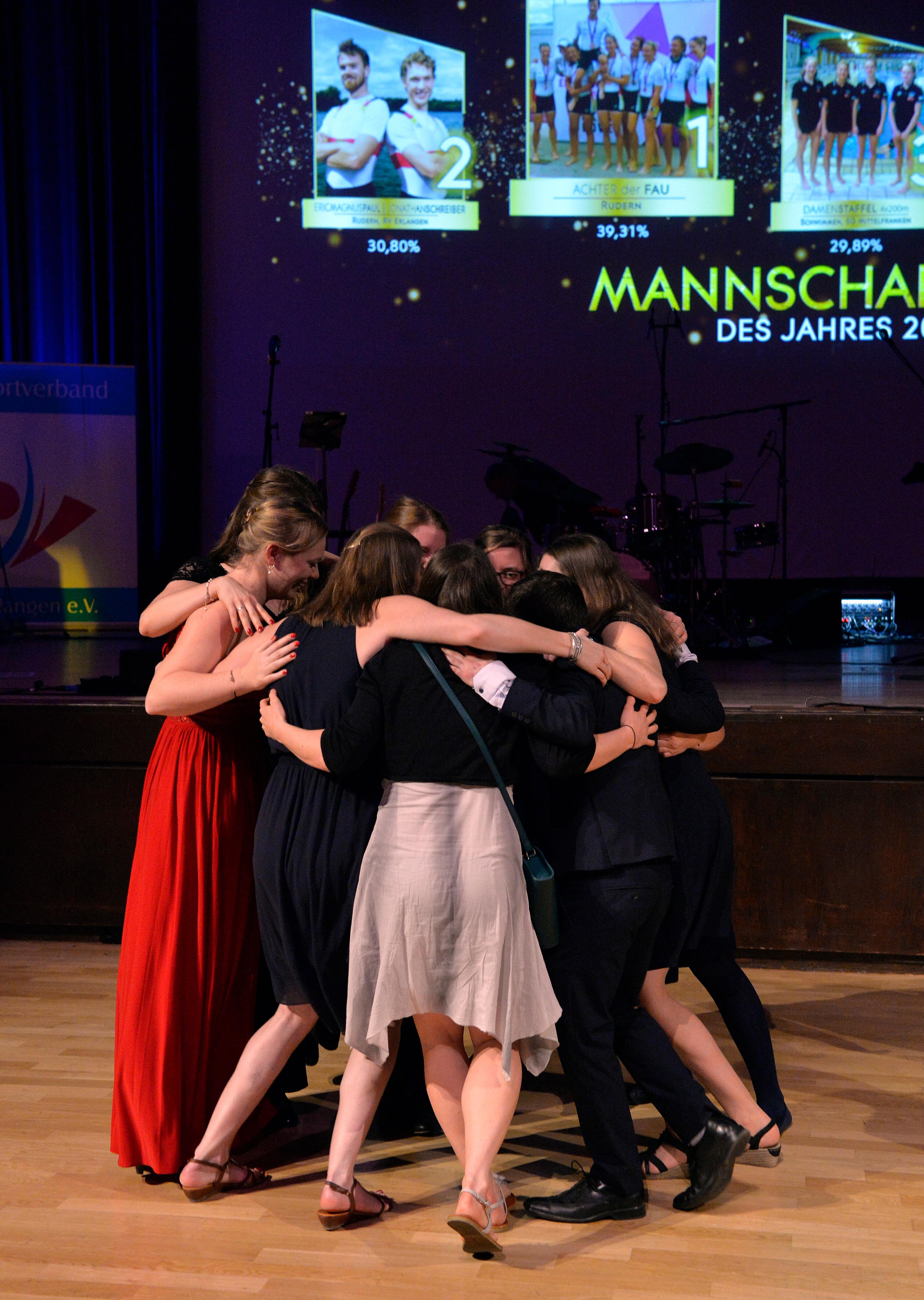 Das Rennen machte der Ruder-Achter der FAU mit 39,31 Prozent. Die Freude bei den acht Frauen und ihrem Steuermann war riesig.