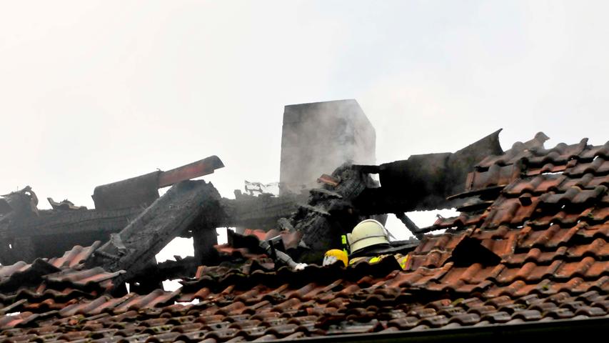 Feuer in Forchheim: Dach eines Einfamilienhauses in Burk abgebrannt