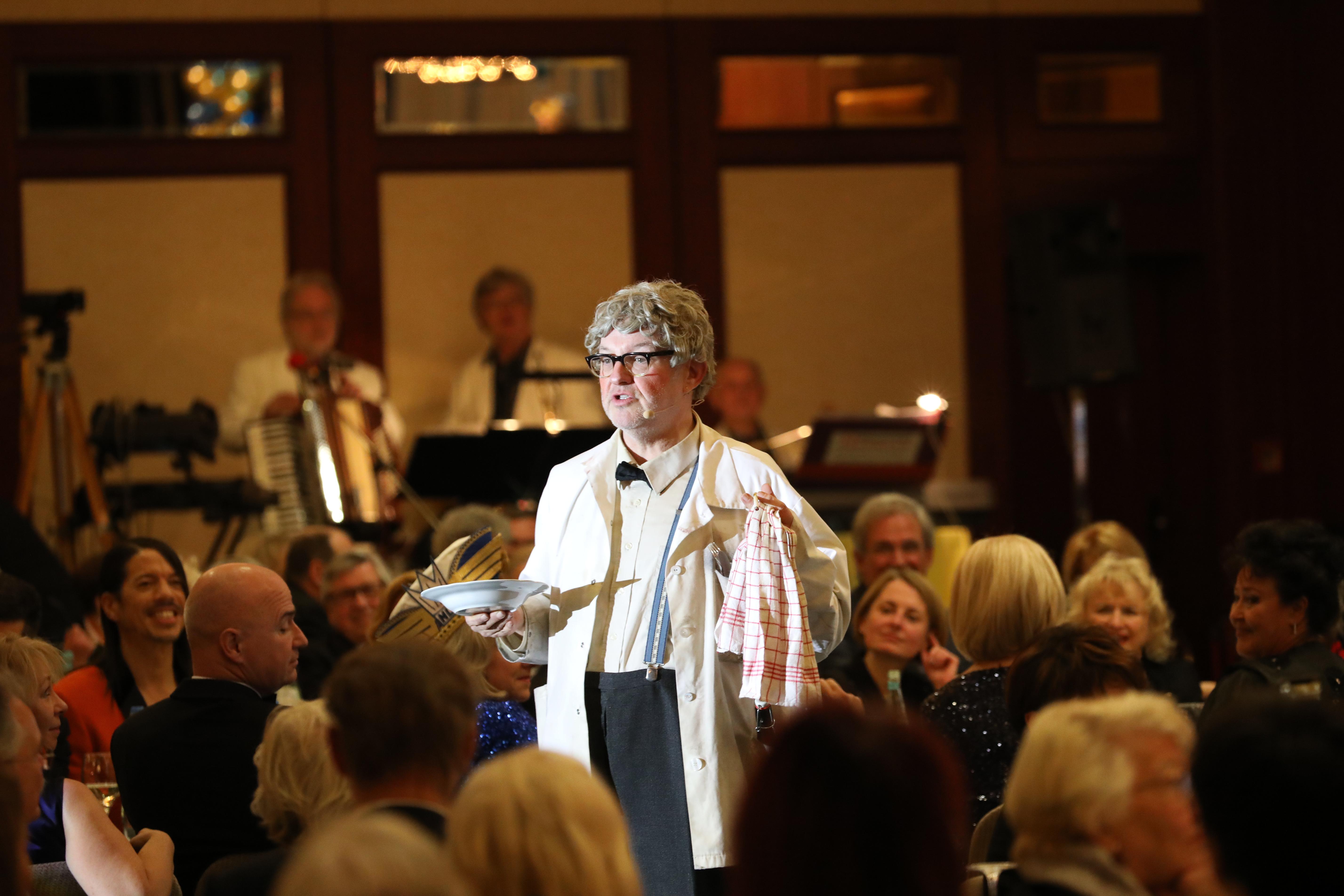 Beim Rahmenprogramm sorgte Büttenredner Wolfgang Düringer für Abwechslung...