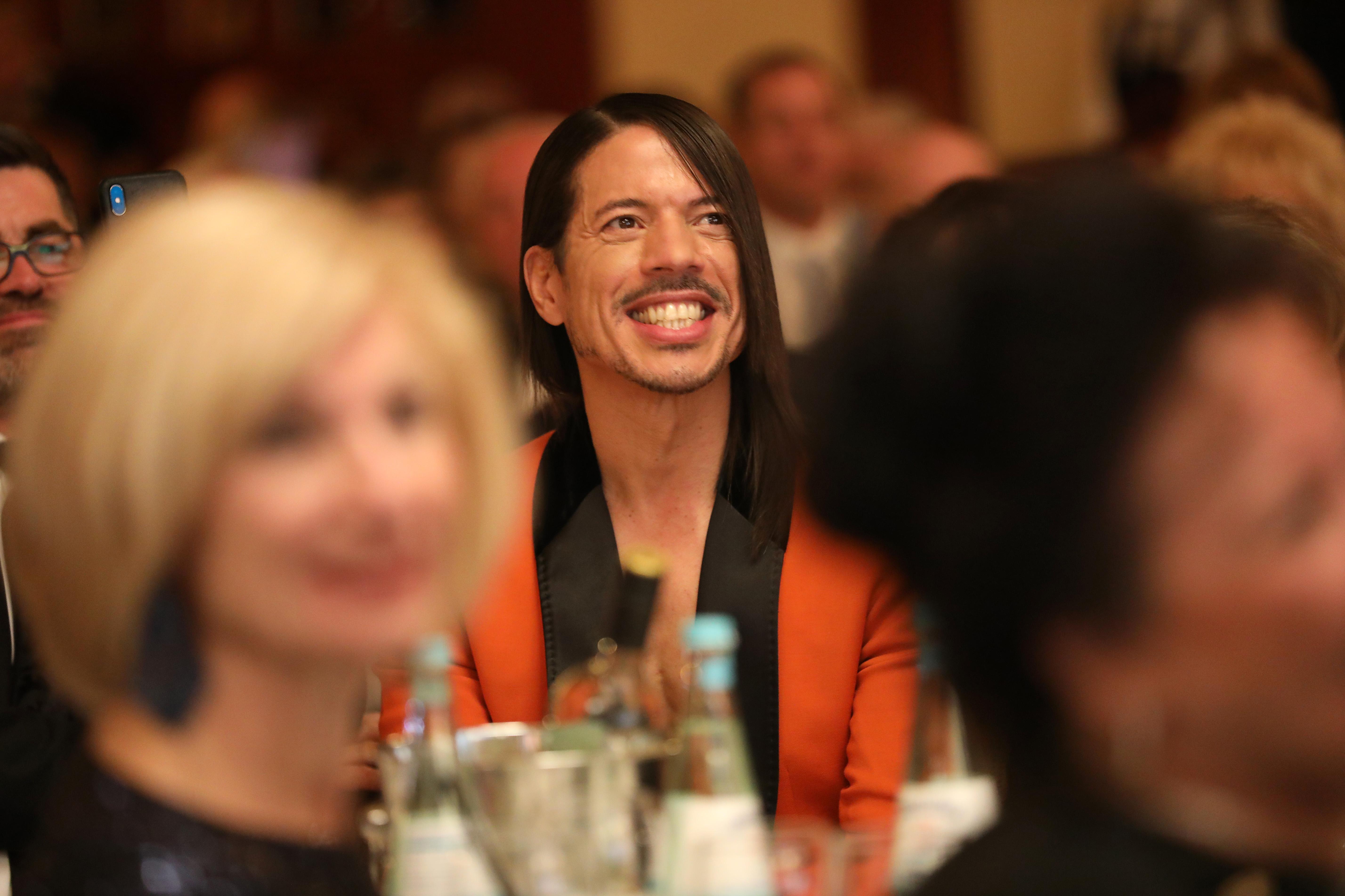 ...was den Ordensträger González sichtlich erheiterte.