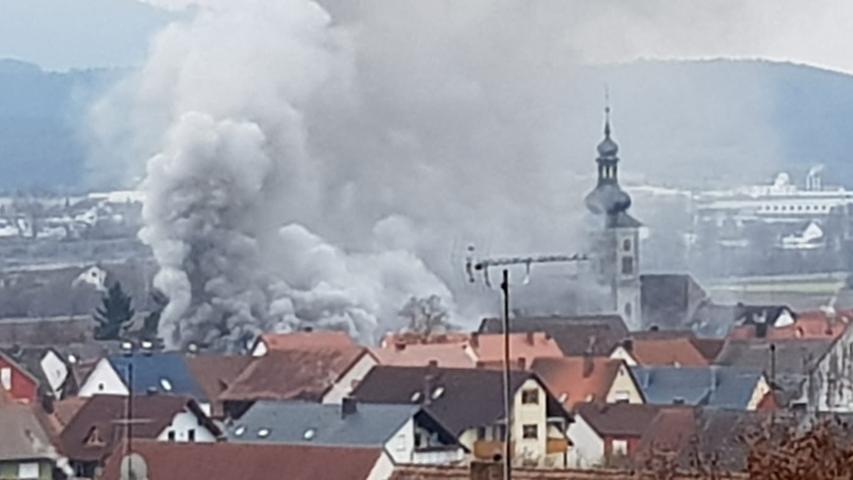 Feuer in Forchheim: Dach eines Einfamilienhauses in Burk abgebrannt