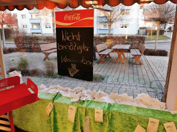 Ansbacher Bäcker sammelt Kassenbons im Schaufenster
