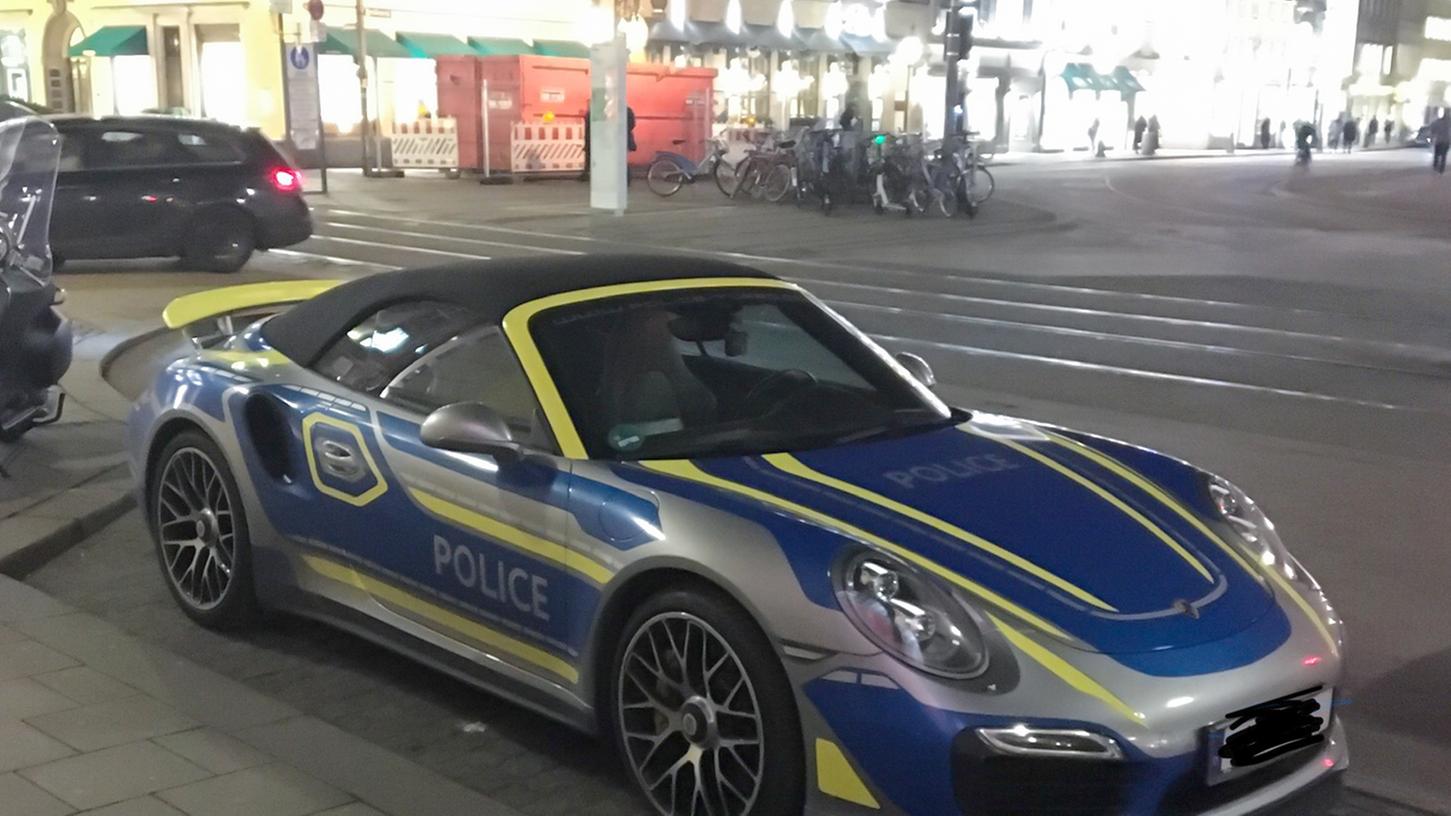 Dieser vermeintliche Polizei-Porsche sorgt in München für Aufsehen.