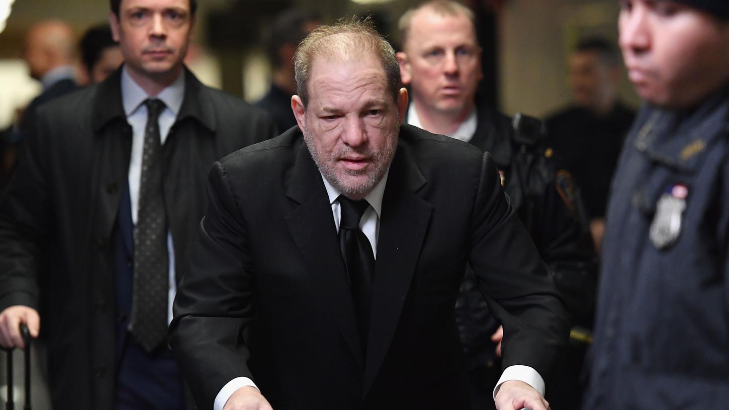 Der Ex-Filmmogul Harvey Weinstein bestreitet die Vorwürfe zweier Frauen, diese sexuell missbraucht zu haben. Nun starten die Plädoyers.