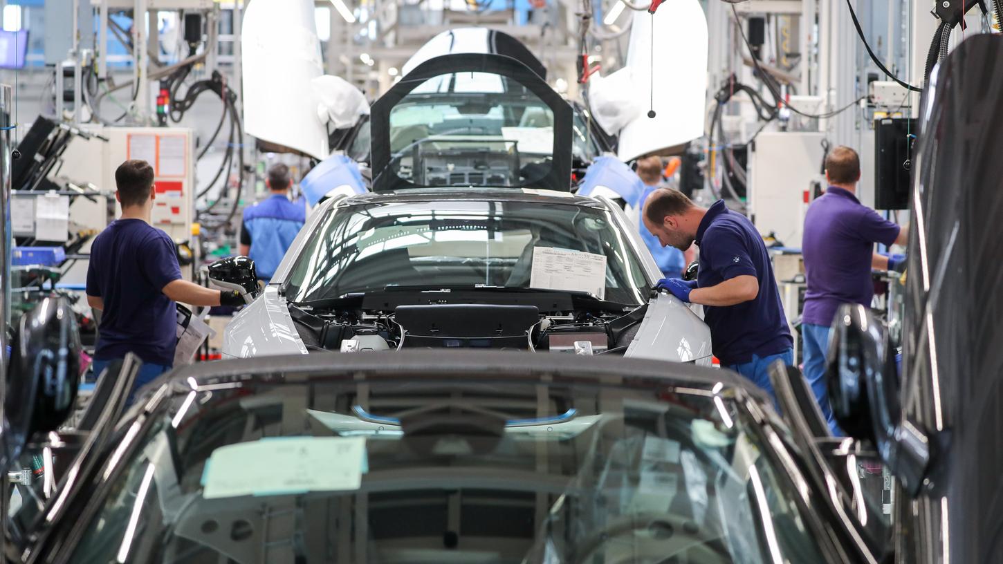 Das Zusammentreffen von Konjunkturschwäche und Strukturwandel macht der Autoindustrie zu schaffen. Bayern ist besonders stark betroffen.