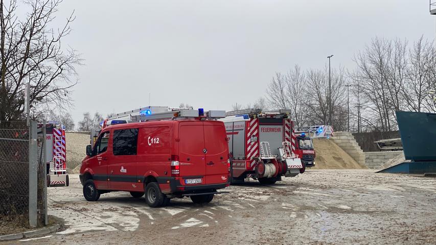 Silo-Drama in Regensburg - Zwei Männer im Sand verschüttet