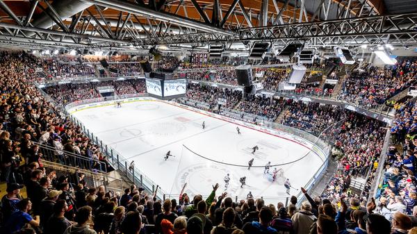 Neben den Ice Tigers, dem DEL-Team der Noris, füllt auch der ebenfalls erstklassige HC Erlangen die Ränge. Seit 2014 nutzt dieser die Arena am Kurt-Leucht-Weg für seine Bundesliga-Heimspiele.