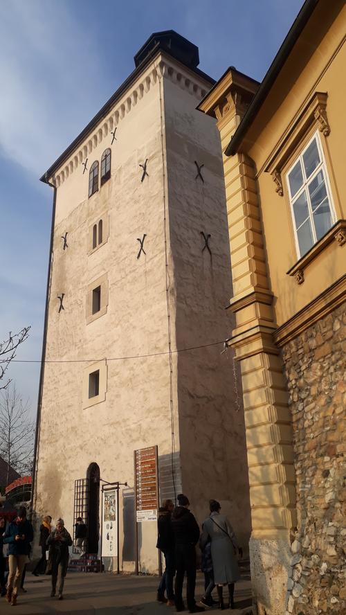 Oben wartet im Stadtteil Gradez der mittelalterliche Turm Lotrscak.