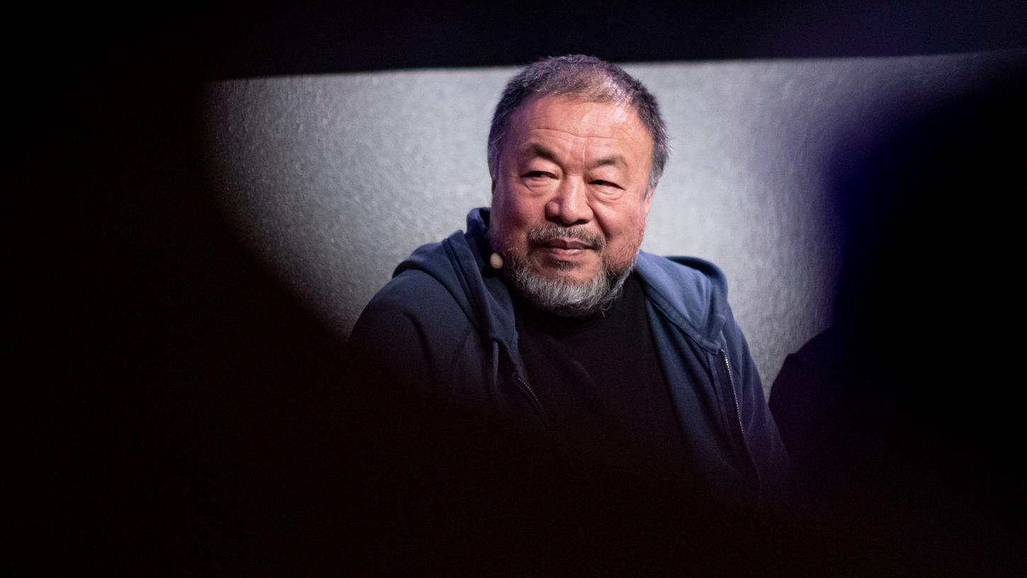 Der chinesische Künstler Ai Weiwei stellt Deutschland kein gutes Zeugnis aus. Nach knapp fünf Jahren in Berlin zieht es ihn mit seiner Familie nach England.