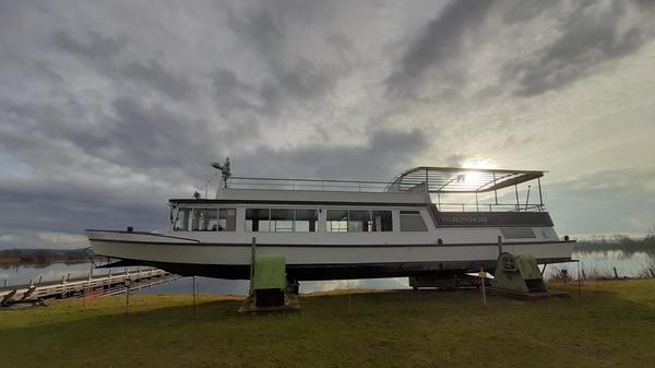 Ob Surfen oder Joggen, Paddeln oder Radeln, Schwimmen oder Drachensteigen, der Altmühlsee bietet viel Raum für Outdoorvergnügungen. Doch nicht nur Menschen, die sich sportlich betätigen wollen, kommen hier auf ihre Kosten. Der See hat auch viel für Romantiker übrig und verwöhnt sie immer wieder mit spektakulären Sonnenauf- und -untergängen.