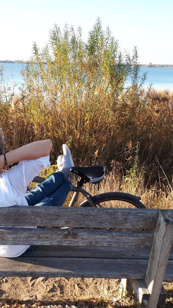 Ob Surfen oder Joggen, Paddeln oder Radeln, Schwimmen oder Drachensteigen, der Altmühlsee bietet viel Raum für Outdoorvergnügungen. Doch nicht nur Menschen, die sich sportlich betätigen wollen, kommen hier auf ihre Kosten. Der See hat auch viel für Romantiker übrig und verwöhnt sie immer wieder mit spektakulären Sonnenauf- und -untergängen.