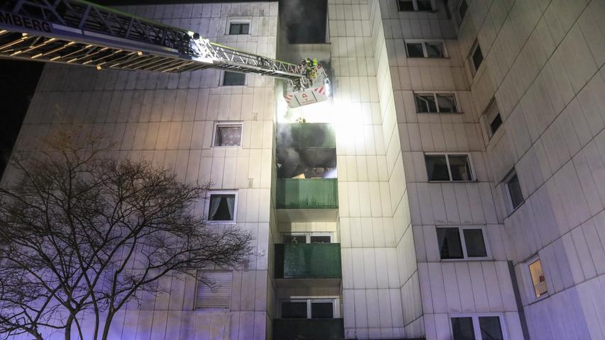 Mehrfamilienhaus brennt: 54 Bewohner werden evakuiert