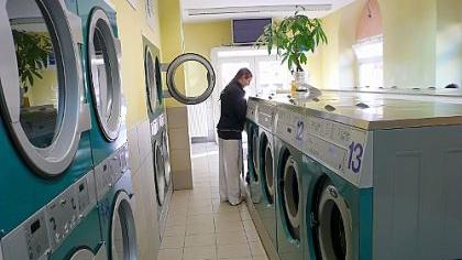 Nicht jeder Student kann sich eine eigene Waschmaschine leisten. Viele nutzen daher die Waschsalons in ihrer Umgebung. Was Preis, Angebot und Wohlfühlfaktor betrifft, gibt es jedoch Unterschiede zwischen den einzelnen Centern. Nicht jeder Student kann sich eine eigene Waschmaschine leisten. Viele nutzen daher die Waschsalons in ihrer Umgebung. Was Preis, Angebot und Wohlfühlfaktor betrifft, gibt es jedoch Unterschiede zwischen den einzelnen Centern.