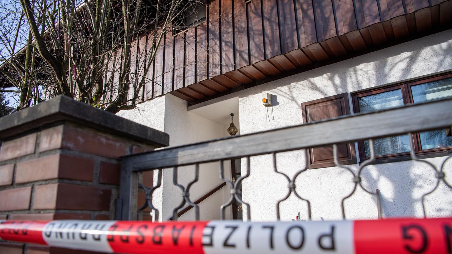 In der Nacht zum 13. Januar wurde in dem Wohnhaus in Starnberg ein Ehepaar und dessen Sohn tot aufgefunden.