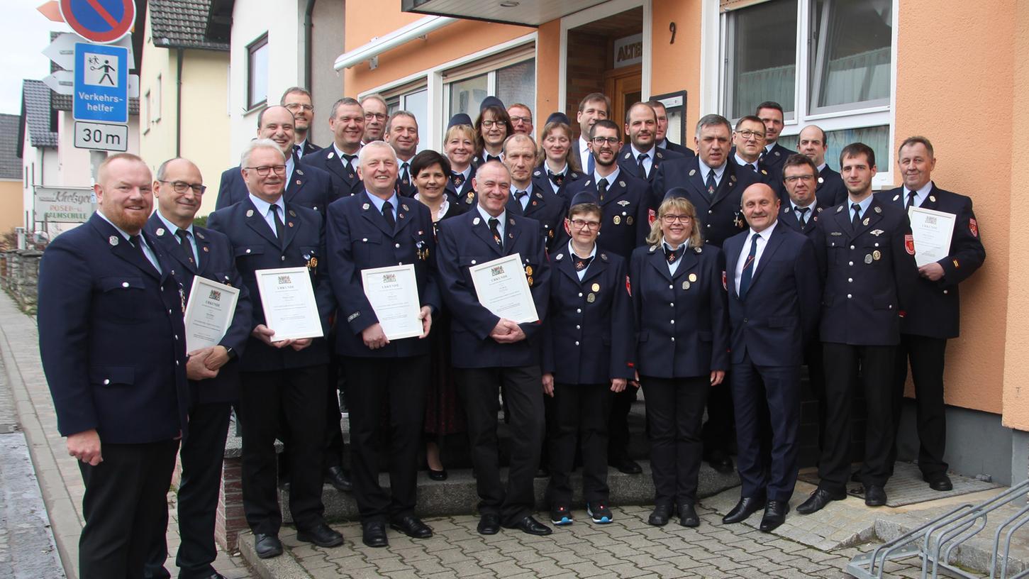 Beim 142. Stiftungsfest der Freiwilligen Feuerwehr Langensendelbach standen auch Ehrungen auf dem Programm.