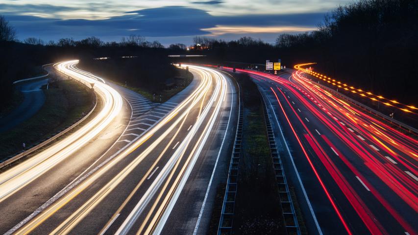 In der Debatte um ein Tempolimit von 130 km/h auf deutschen Autobahnen hat der ADAC in dieser Woche seine jahrzehntelange ablehnende Haltung aufgegeben. Die Diskussion polarisiert unter den Mitgliedern des Automobilclubs.