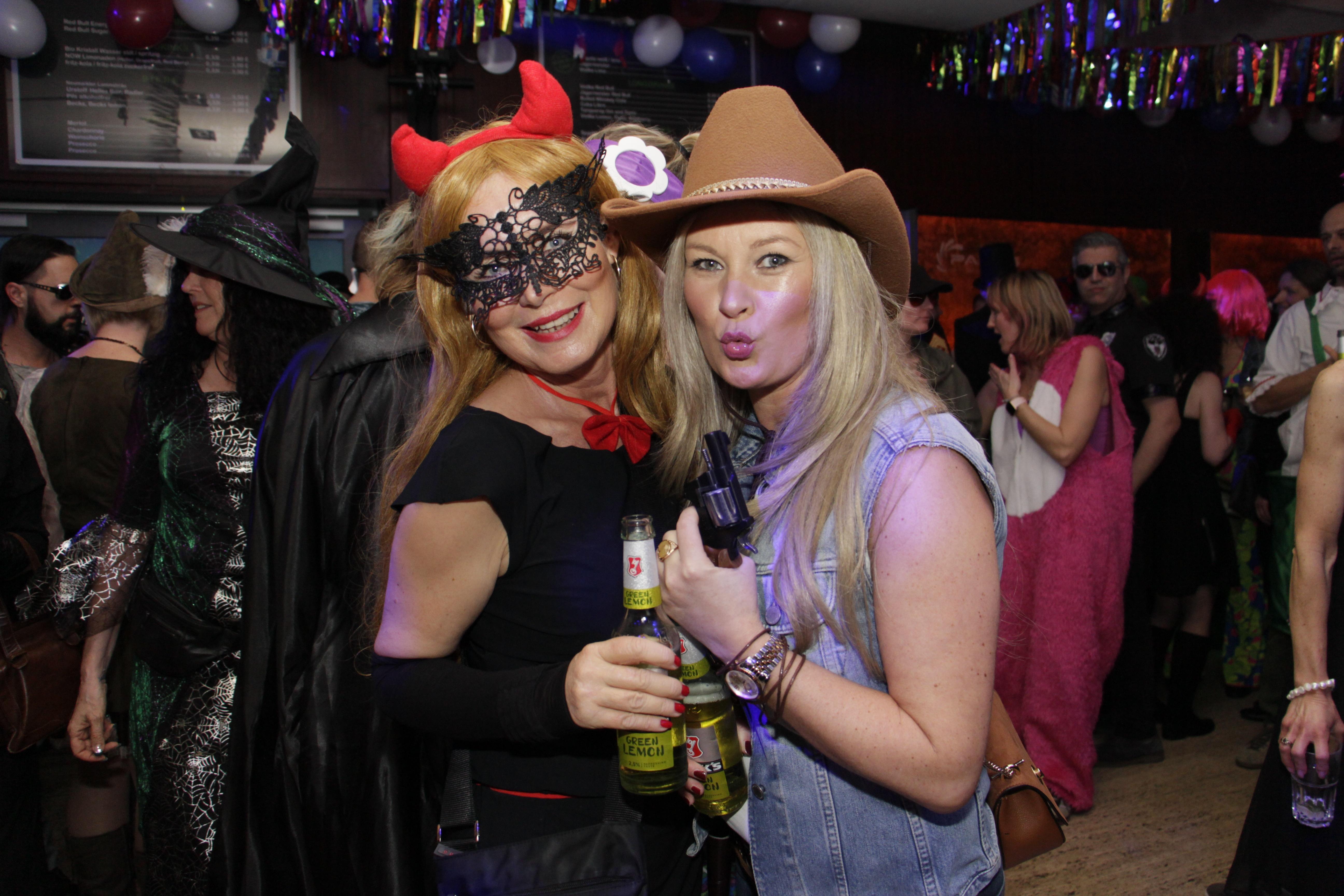 ...kann auch das Cowgirl einen Pakt mit dem Teufel schließen.