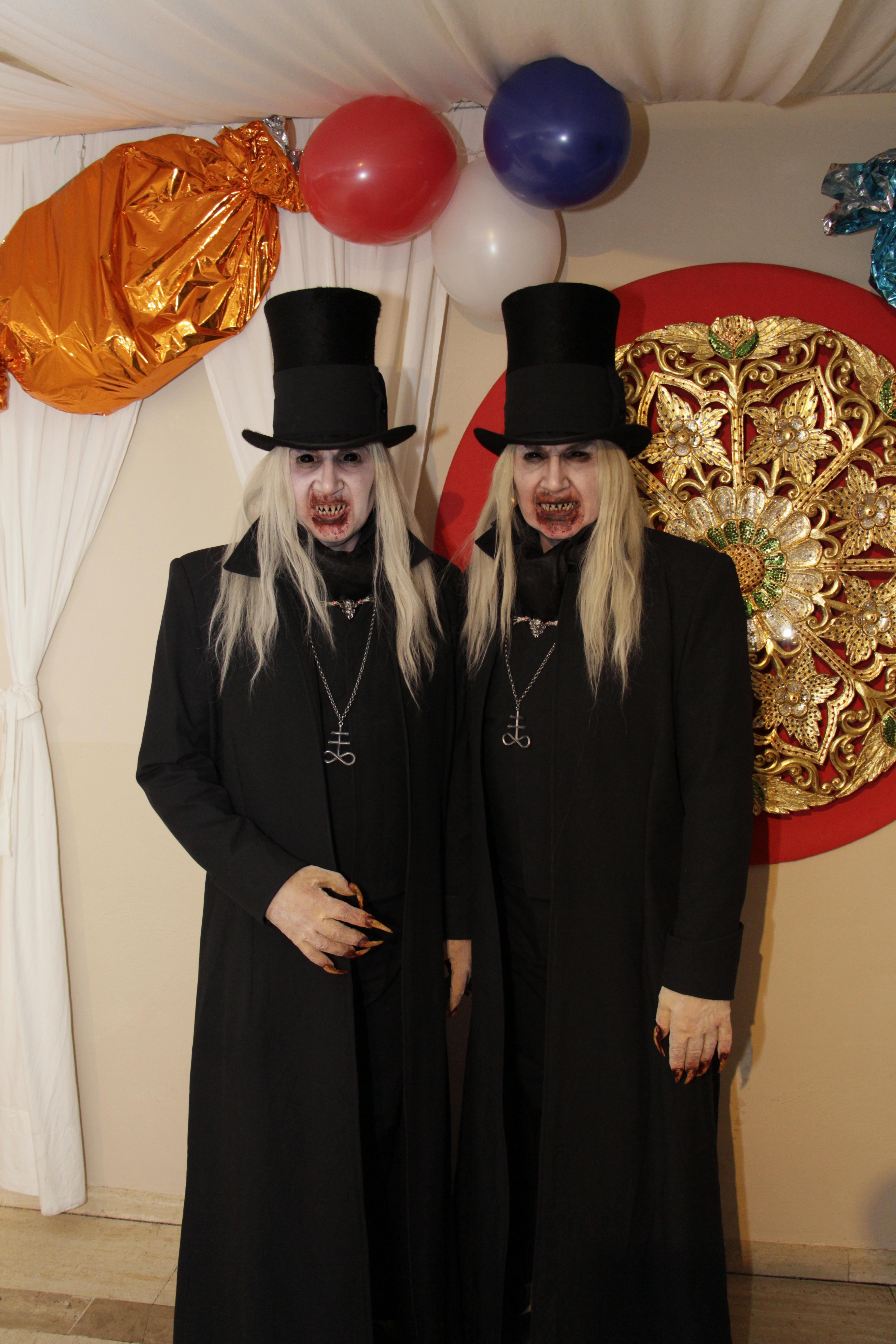 Mit diesen beiden Gestalten wurde es gruslig im Parks.