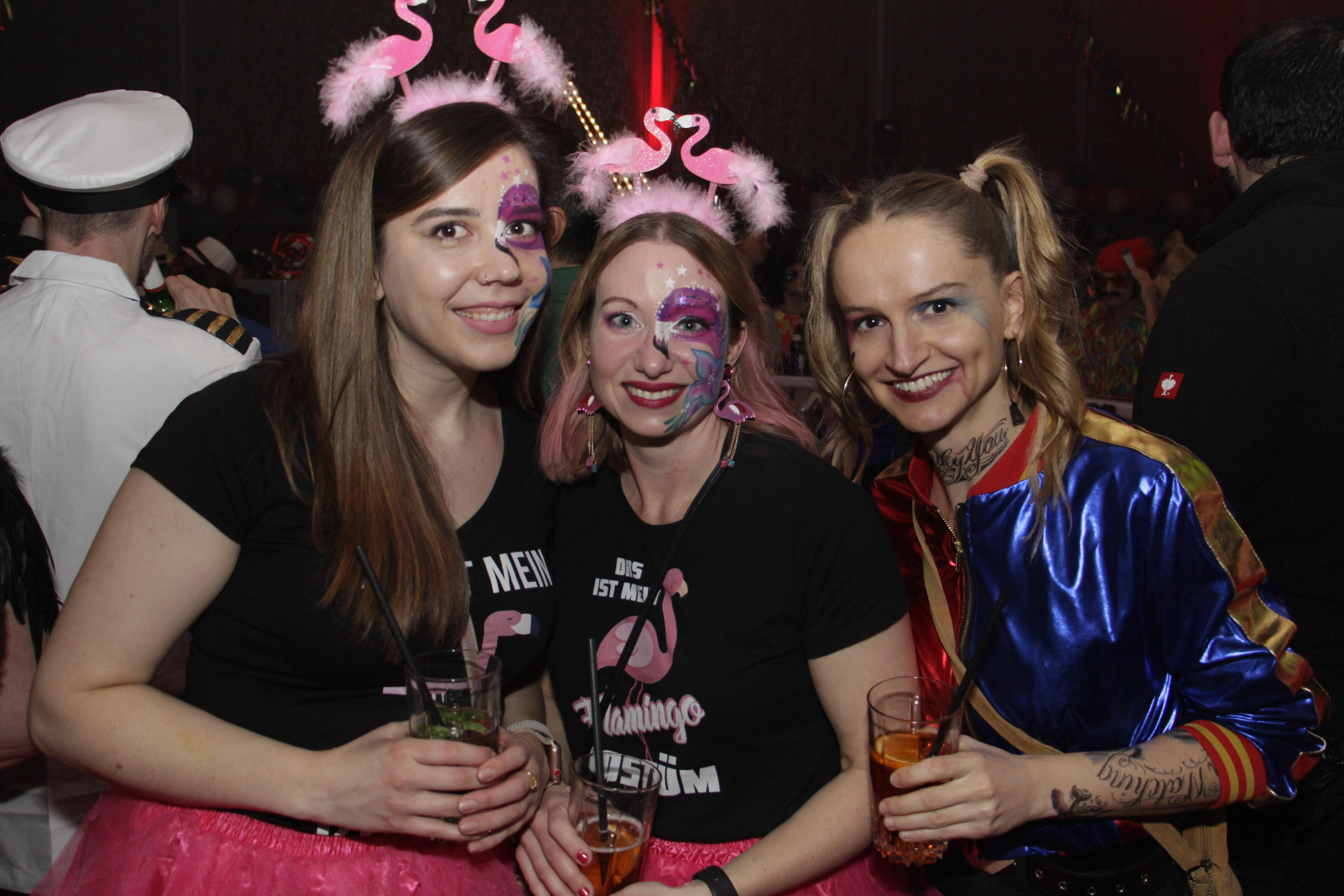 ...oder an die Bar mit den Flamingos.