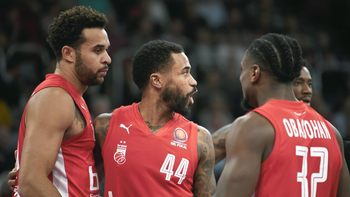 Die Bamberger Basketballer um Elias Harris, Bryce Taylor und Retin Obasohan könnten in Griechenland den dritten Sieg in Folge einfahren.
