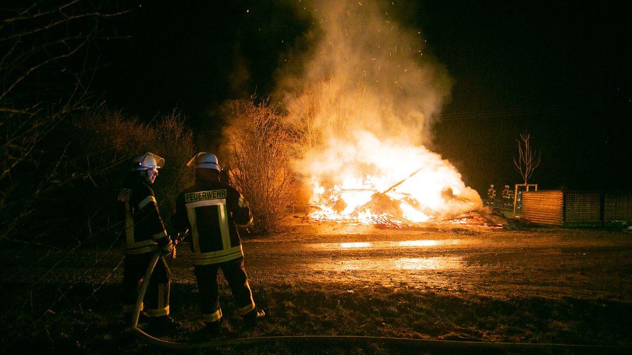 Feuer zerstört prämiertes Strohhaus in Lauterhofen