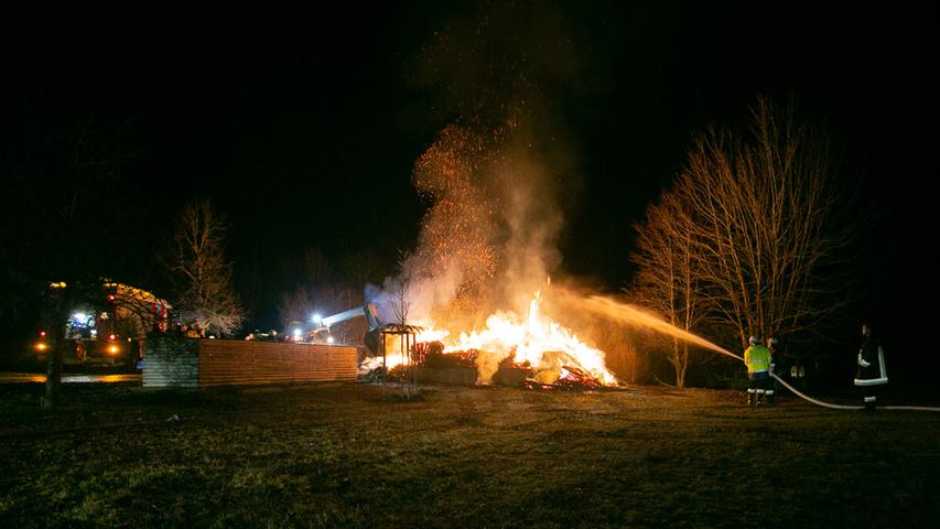 Hüttenbrand auf Golfplatz in Lauterhofen