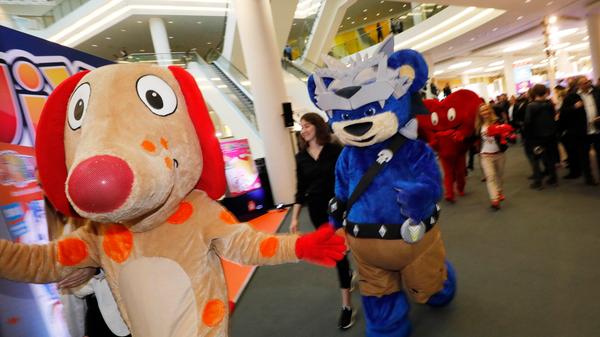 Wie gesagt, der härteste Messejob überhaupt - "Walking Acts".