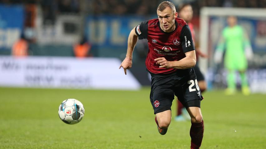 Wurde von Damir Canadi zum Stammspieler gemacht, nachdem er knapp zwei Jahre auf der Ersatzbank hatte zubringen müssen. War davon selbst überrascht und musste bald gehen, als Canadi weg war. Für die Leidensfähigkeit in Nürnberg gibt es für den Abfangjäger zumindest eine befriedigende Note. Redaktion: 3 | User: 4,6 (870 Stimmen) Wurde von Damir Canadi zum Stammspieler gemacht, nachdem er knapp zwei Jahre auf der Ersatzbank hatte zubringen müssen. War davon selbst überrascht und musste bald gehen, als Canadi weg war. Für die Leidensfähigkeit in Nürnberg gibt es für den Abfangjäger zumindest eine befriedigende Note. Redaktion: 3 | User: 4,6 (870 Stimmen)