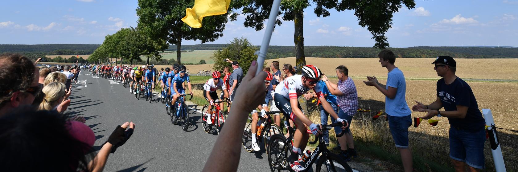 Über Land und durch die Stadt: So sah es 2019 bei der Deutschland Tour aus, hier ein Bild von der dritten Etappe von Göttingen nach Eisenach. Über Land und durch die Stadt: So sah es 2019 bei der Deutschland Tour aus, hier ein Bild von der dritten Etappe von Göttingen nach Eisenach.