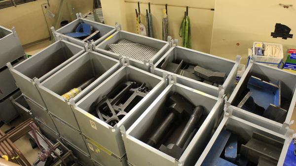 Zerkleinert werden müssten dafür zum Beispiel die 2,60 Meter langen Schrauben der Schraubenspannvorrichtung des Deckels des Reaktordruckbehälters.