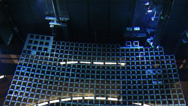 Zusätzlich befinden sich noch zwölf einzelne Brennstäbe im Abklingbecken. Sie sollen bis Ende des Jahres entfernt werden. Dann ist das Kraftwerk brennstofffrei.