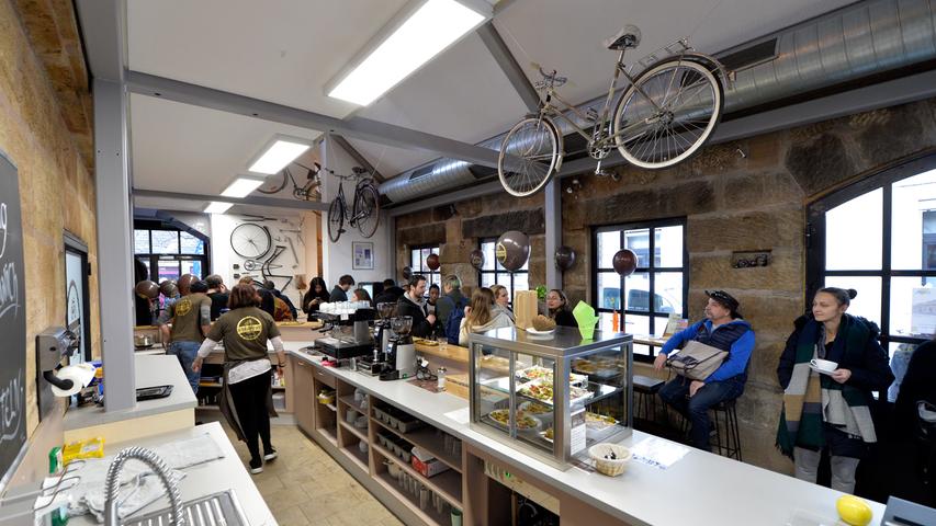 Fahrradwerkstatt und Café unter einem Dach: Das Hergricht an der Westlichen Stadtmauerstraße 3 in Erlangen hat eröffnet.