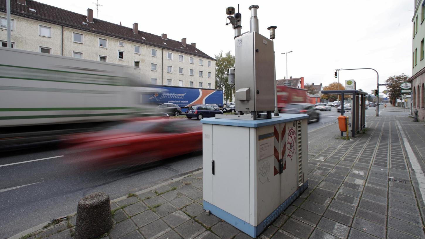 Die Stickstoffdioxid-Messstationen in Nürnberg, hier die an der Von-der-Tann-Straße, lieferten zuletzt bessere Ergebnisse. Der Grund sind die Einschränkungen wegen der Corona-Pandemie.