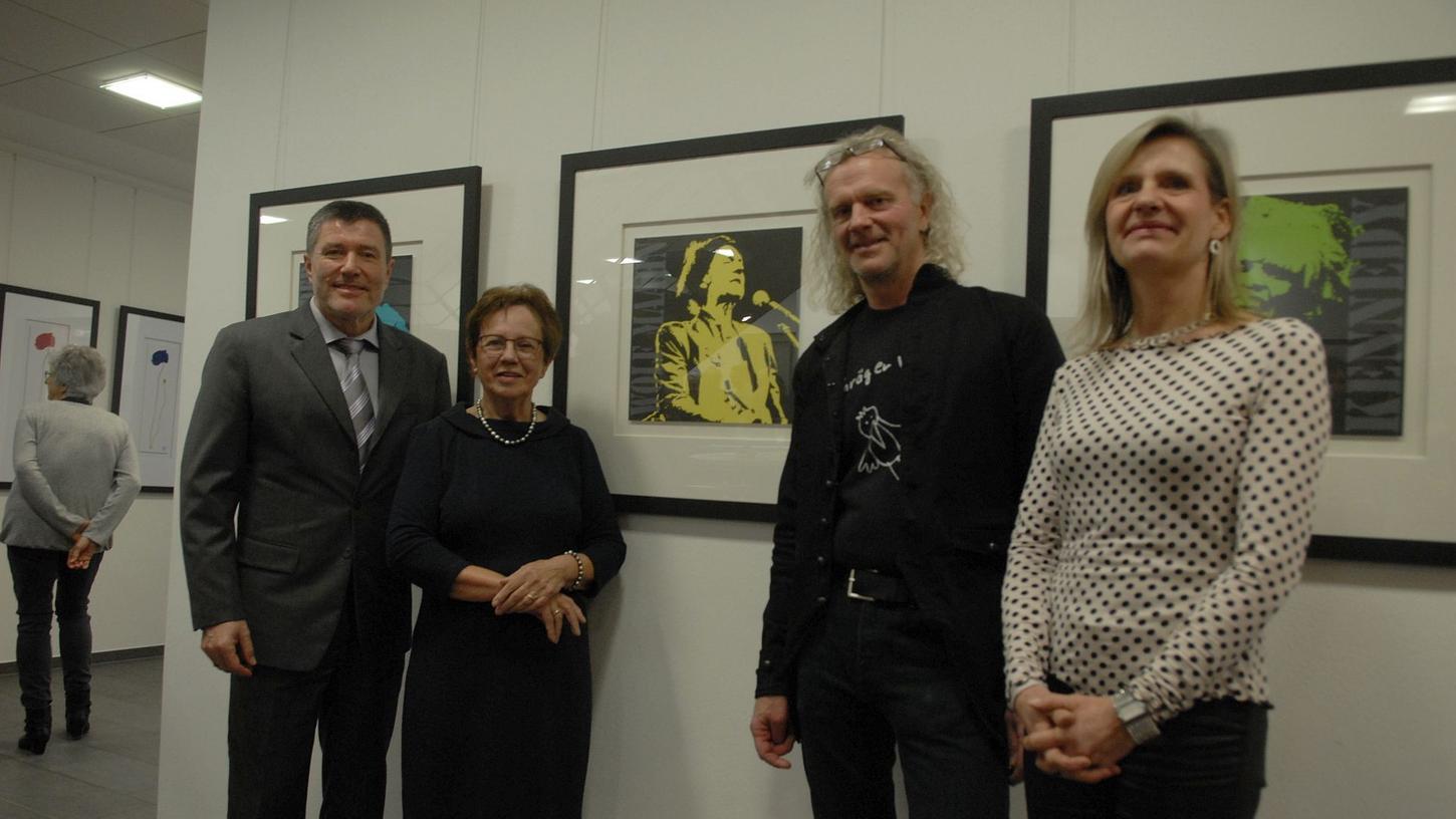 Siebdruck und Fotokunst: Ausstellung im Hembacher Rathaus 