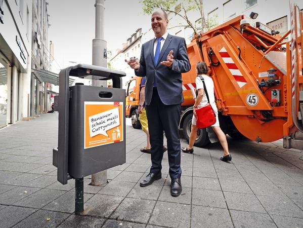 Im Stadtgebiet gibt es inzwischen mehr Papierkörbe mit Zigarettenascher. „Müll auf die Straße werfen oder im Park lassen, ist ein no go", so Bürgermeister Christian Vogel. Und wenn es nur eine Zigarette ist.