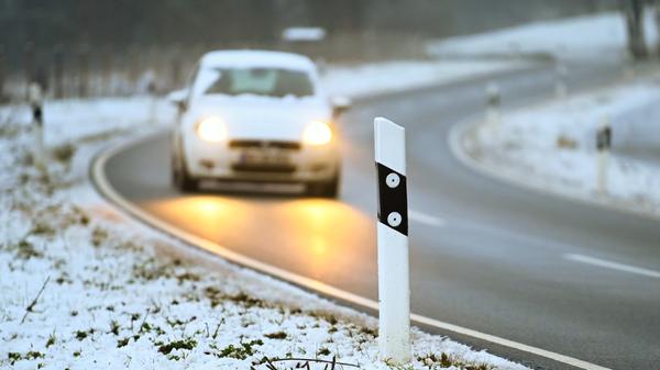 Nein, am gefährlichsten sind Landstraßen. Hier gibt es keinen abgetrennten Gegenverkehr, kurvigere Strecken als auf Autobahnen und Kreuzungen, die die Unfallgefahr erhöhen.