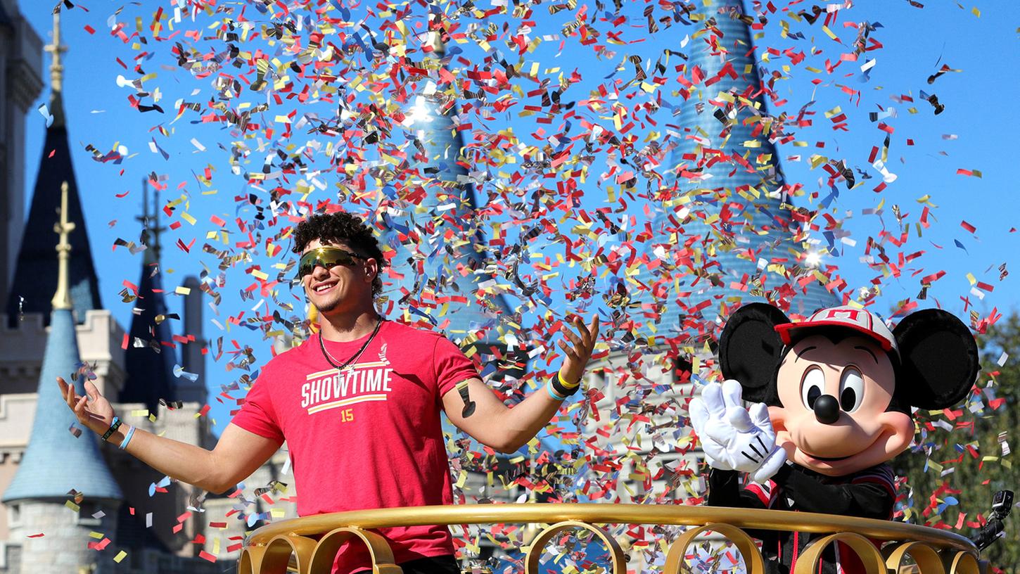 Super Bowl MVP Patrick Mahomes einen Tag nach dem NFL-Sieg in Disney World.