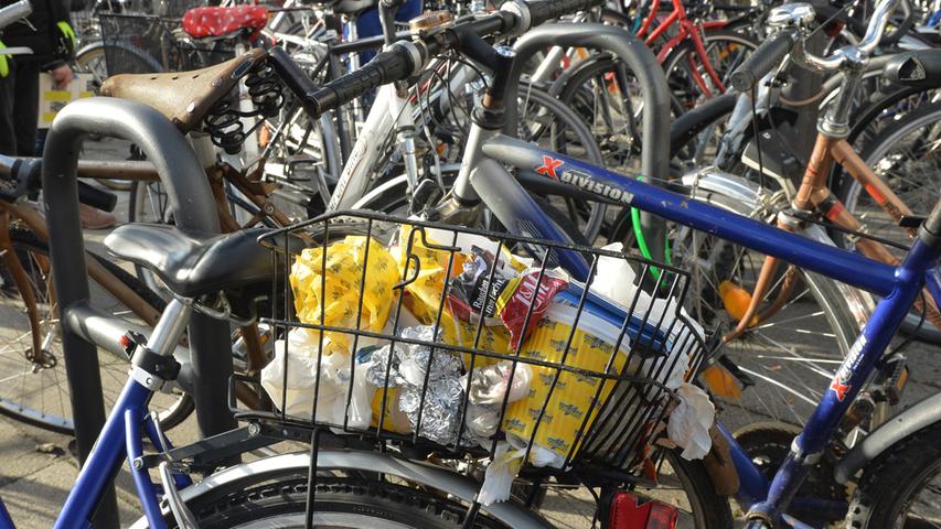 Manche Fahrradkörbe werden mit Abfalleimern verwechselt.
