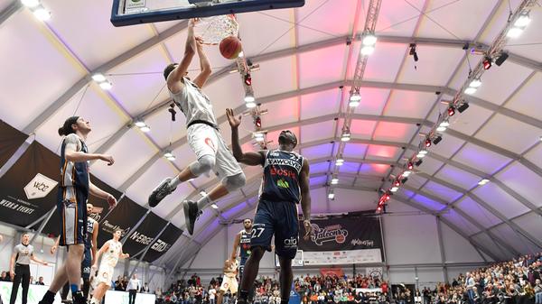 Den Zweitliga-Basketballern der Noris - 2019 bereits sportlicher Aufsteiger, von der Liga aufgrund der Hallenproblematik im Eventpalast (Bild) aber ausgebremst - soll damit ermöglicht werden, in Zukunft erstklassig unterwegs zu sein. Aber auch Hockey und Handball soll im Südwesten der Stadt gespielt werden.