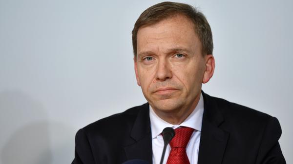 Matthias Hey, Chef der SPD-Landtagsfraktion in Thüringen äußert sich ebenfalls zur Wahl von Thomas Kemmerich (FDP) zum neuen Thüringer Ministerpräsidenten: "Das ist ein Dammbruch in Deutschland und der Tiefpunkt liberaler Politik. Dass sich Liberale für so etwas hergeben, ist unvorstellbar."