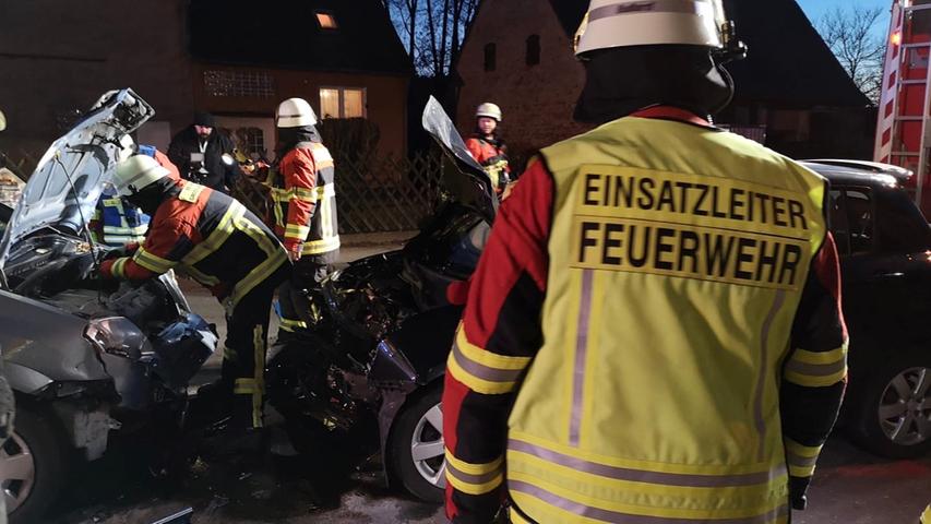 Drei Verletzte nach Frontalkollision im Landkreis Fürth