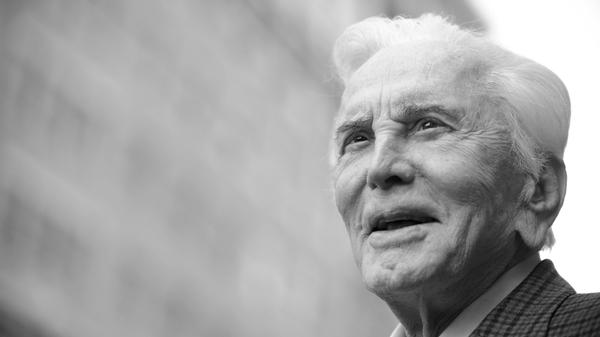 Er galt als einer der größten Schauspieler aller Zeiten, am 5. Februar 2020 ist Kirk Douglas im Alter von 103 Jahren verstorben.