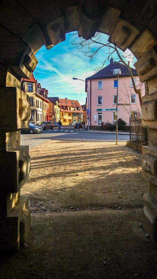 Das Nürnberger Tor in Forchheim, eingefangen von Stefanie Hofmann (mehr dazu auf ihrer Instagram-Seite): 1960 ist genau an dieser Stelle für den Film "Stadt ohne Mitleid Kirk Douglas vor der Kamera gestanden.