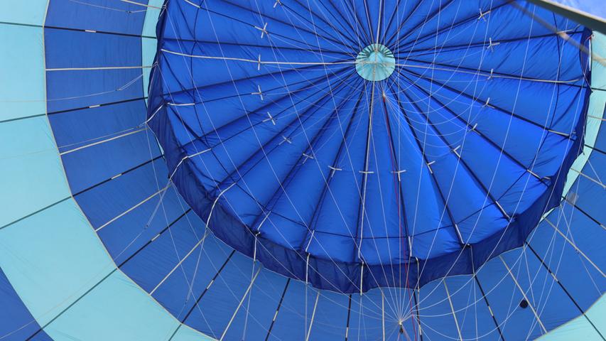 Karin Reinwald aus Theilenhofen zückte die Kamera im Inneren eines blauen Heißluftballons.Stimmen: 11.